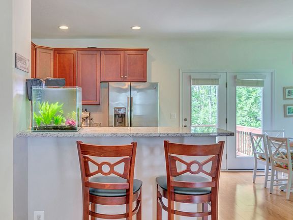 5th image of 151 Longwood Dr