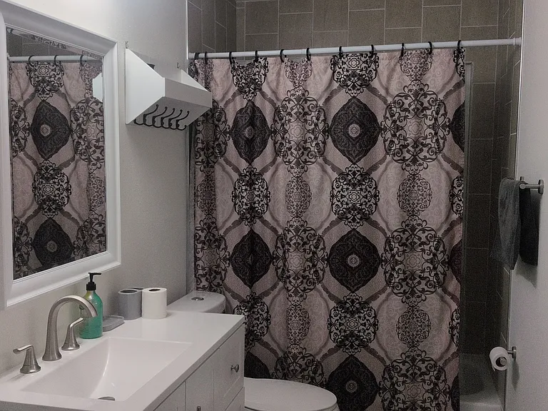 1426 Silverthorn Dr — Photo 15