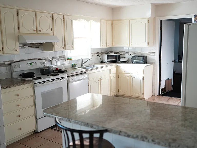 2800 Frances Ave #A — Photo 7