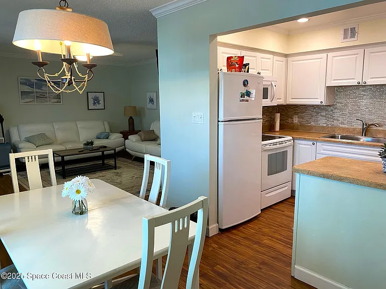 220 Cape Shores Cir #12-B — Photo 4