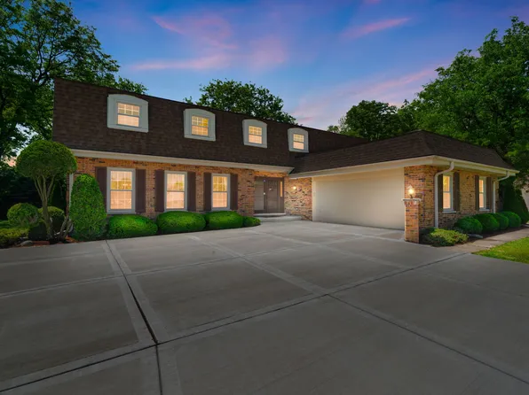 65 Regent Dr, Oak Brook, IL 60523