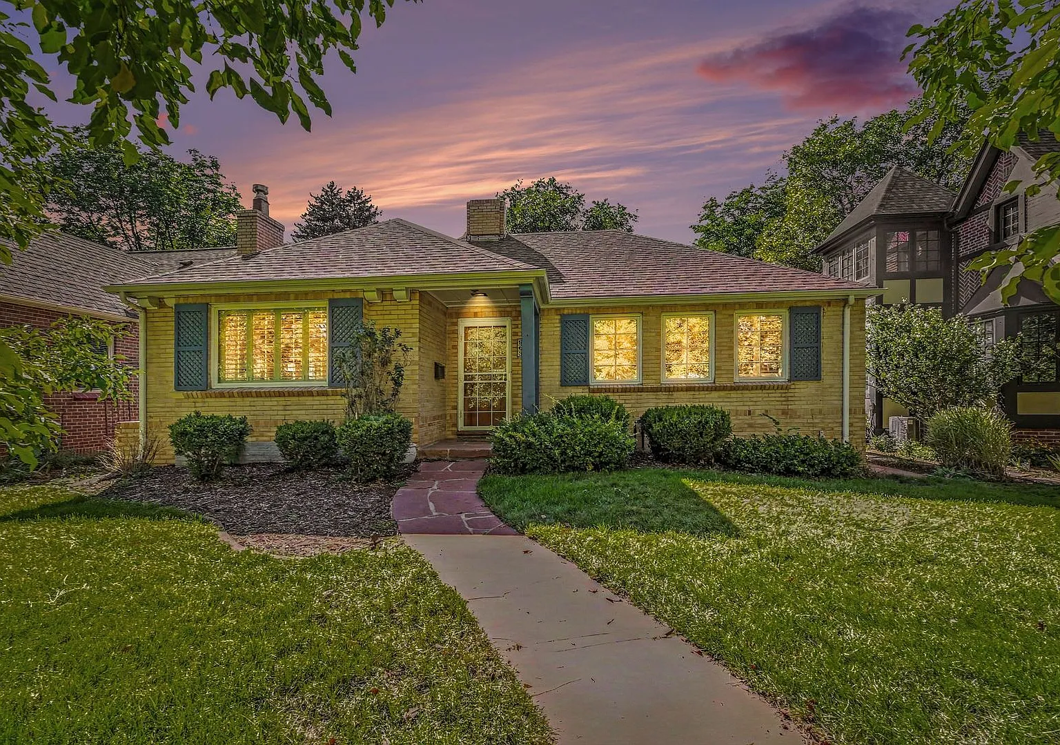 Beautiful 3BR/2BA Home in Desirable Denver Neighborhood — Photo 2