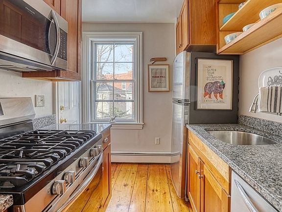 3rd image of 386 Essex St Unit 3