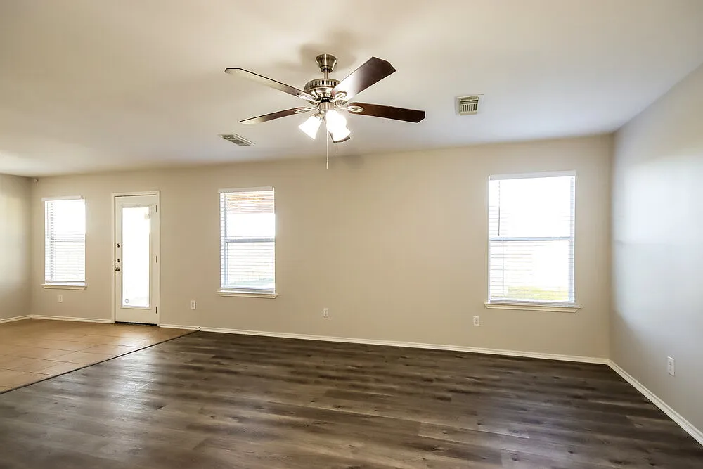 3 bed, 2.5 bath, 1896 sqft, $2,435 — Photo 4