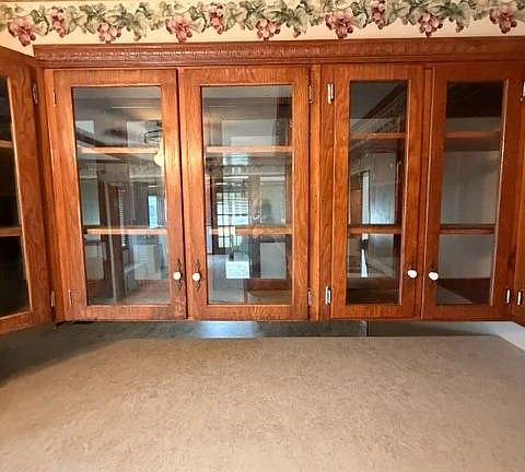 5th image of 504 W Main St