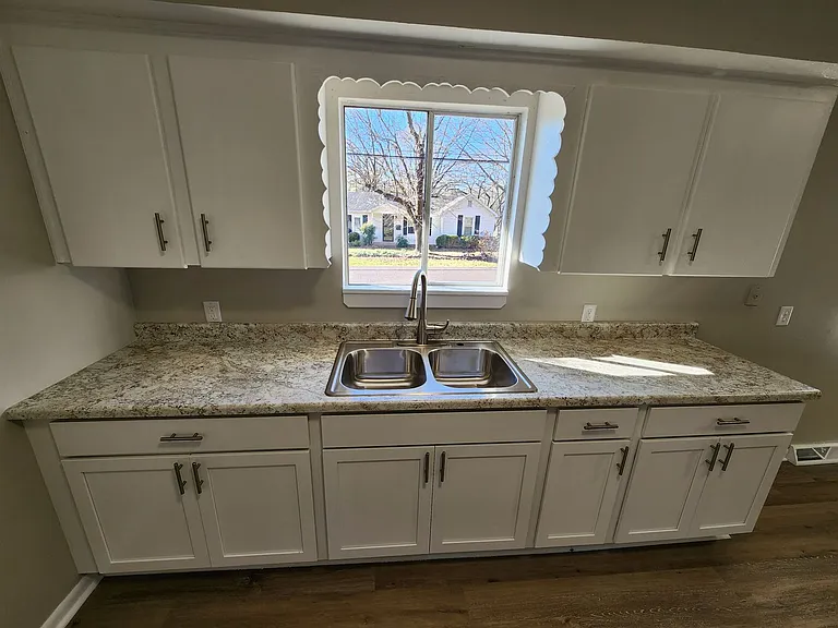 2854 W Walnut St — Photo 20