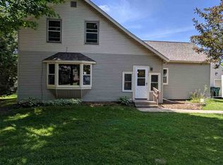 1317 Dexter St, New London, WI 54961
