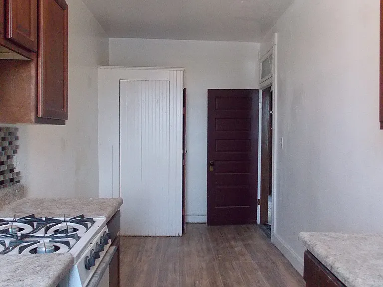 2823 Saint Paul St — Photo 9