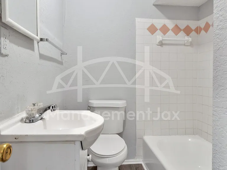 1842 W 26th St — Photo 7