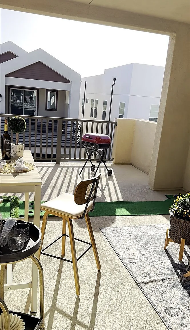3 bed, 2.5 bath, 2344 sqft, $7,500 — Photo 4