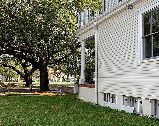 3rd image of 203 S Jefferson Davis Pkwy