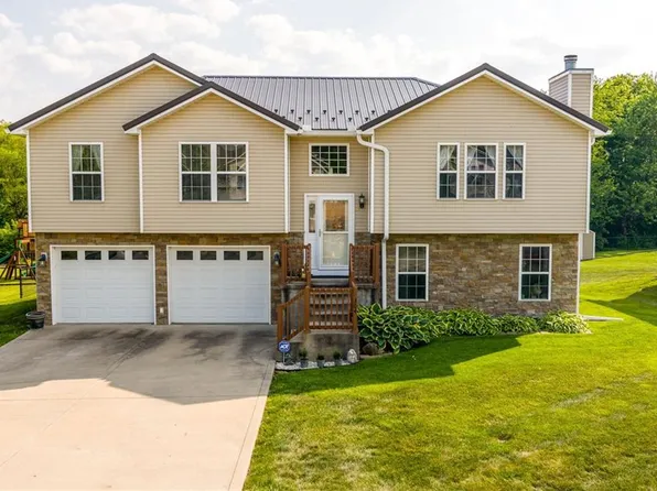 1304 Sam G Hiner Dr, Cameron, MO 64429