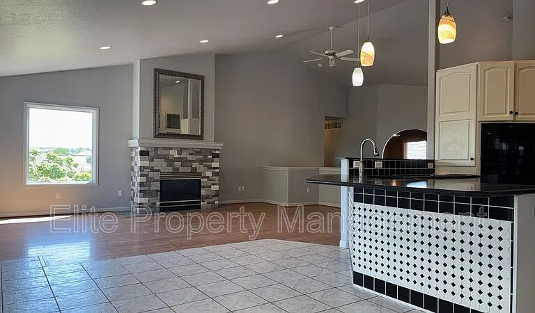 629 W Kenosha Dr — Photo 9