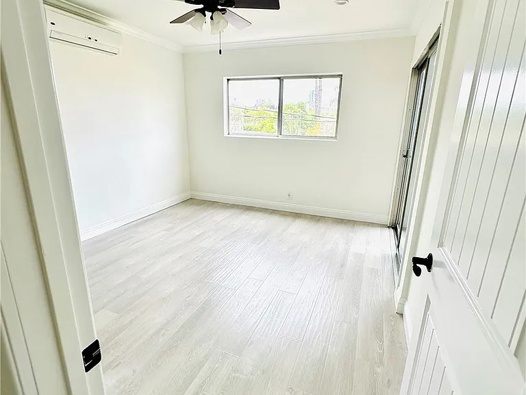 423 S Rexford Dr #303 — Photo 24