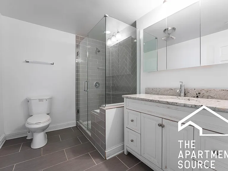2450 N Milwaukee Ave #2F — Photo 18