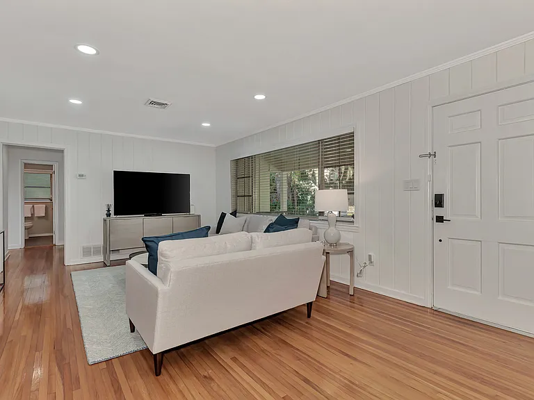 1726 Floyd St — Photo 6