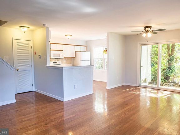3rd image of 111 Briarcliff Ct