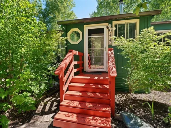 2616 Pine Grove Dr, Mount Shasta, CA 96067