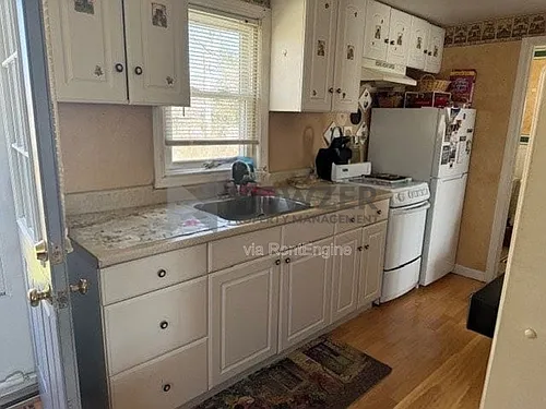 18 Crescent Dr Photo 1