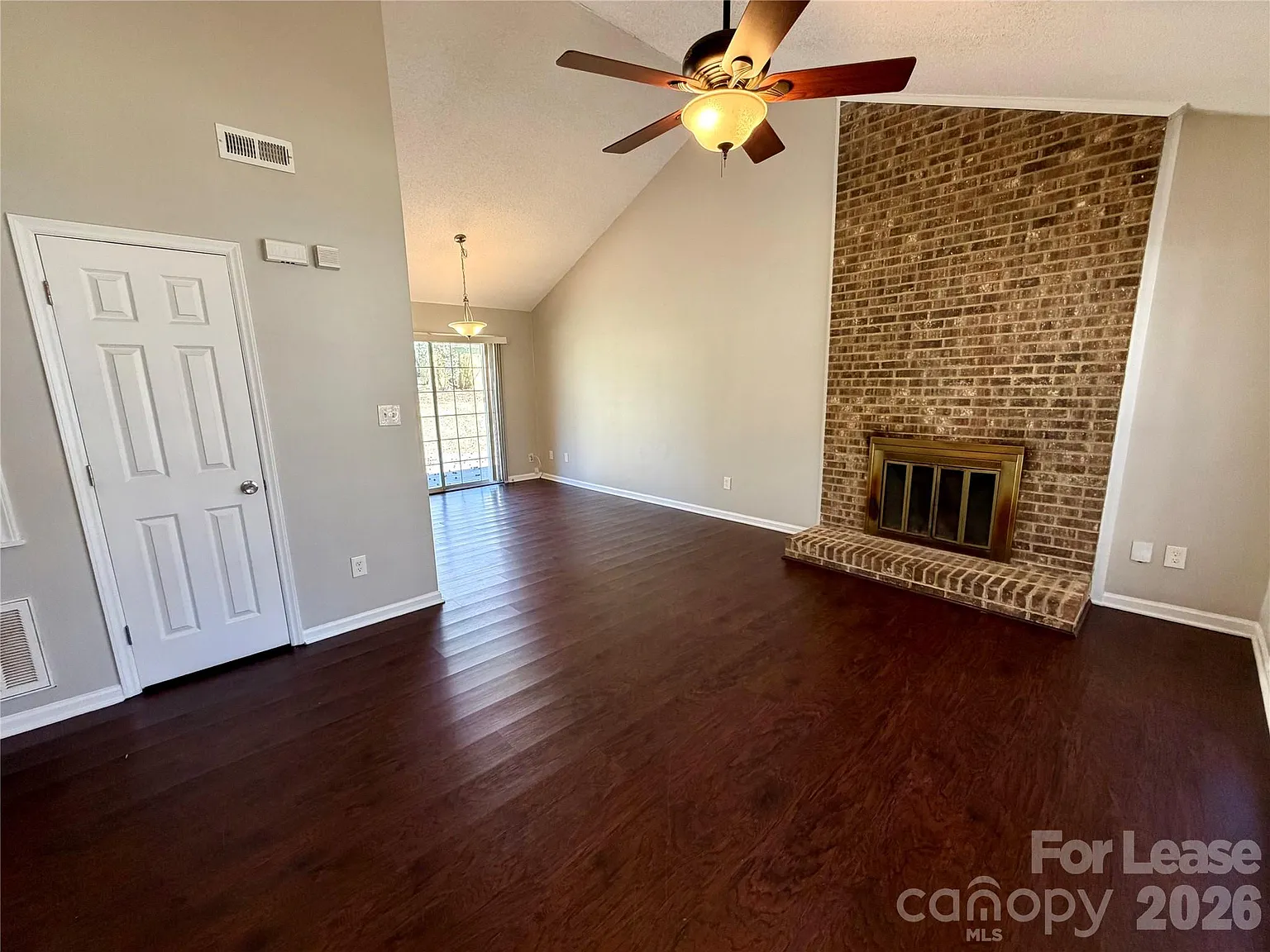 3 bed, 1.5 bath, 1048 sqft, $1,700 — Photo 3