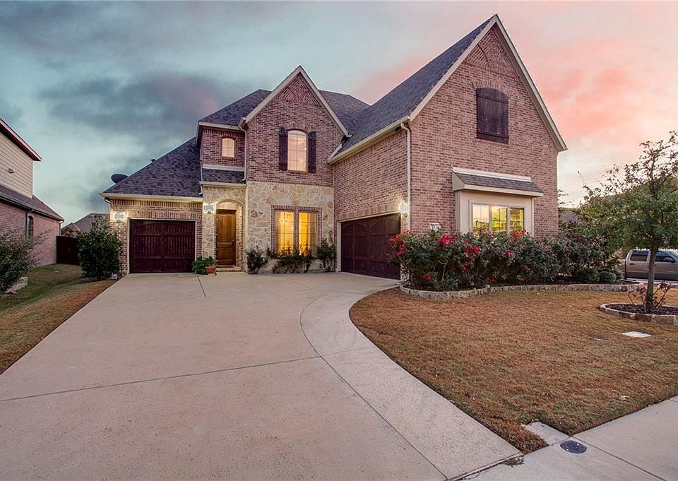 1st image of 217 Chatfield Dr