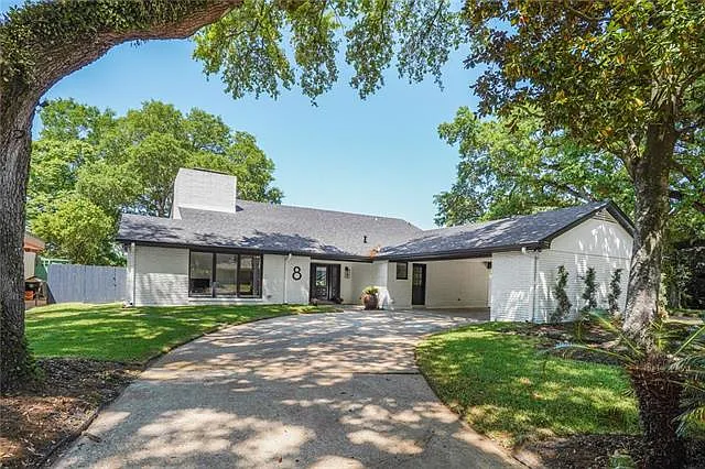 Building Photo - 8 Park Island Dr