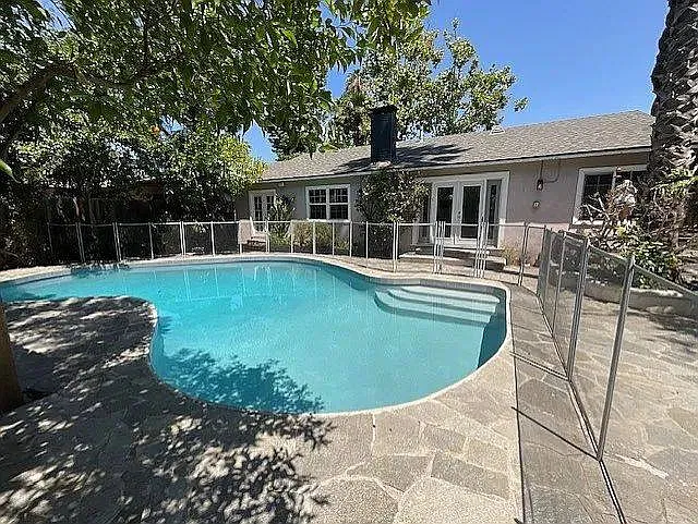 15022 Haynes St in Van Nuys, CA 91411 — Photo 2