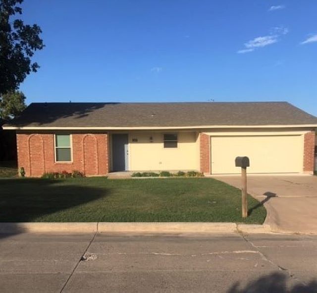 1st image of 403 NW Compass Dr