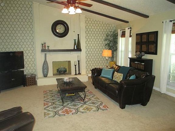 4th image of 2413 Emerson Dr