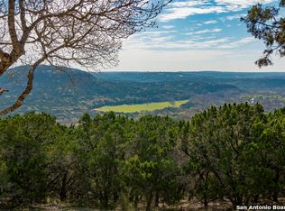 962 Castles Dr, Canyon Lake, TX 78133