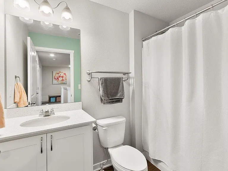 Upstairs full bath