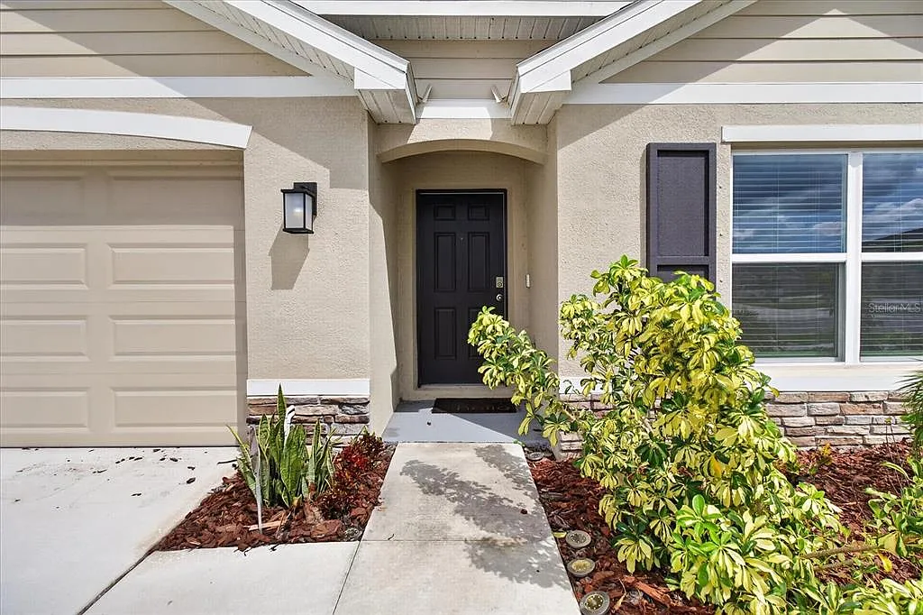 4 bed, 2.0 bath, 1846 sqft, $2,900 — Photo 2