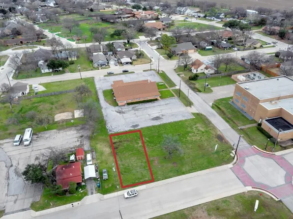 N Pine St, Roanoke, TX 76262