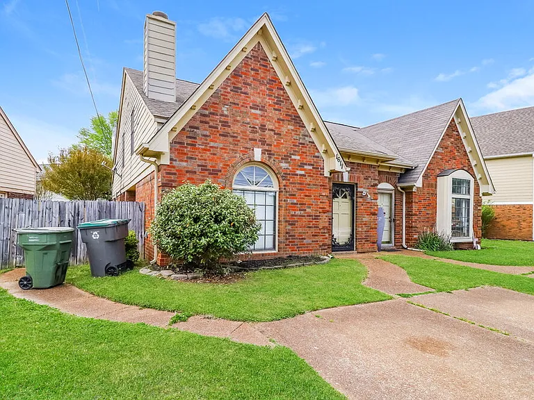 1611 Oaken Bucket Dr — Photo 3