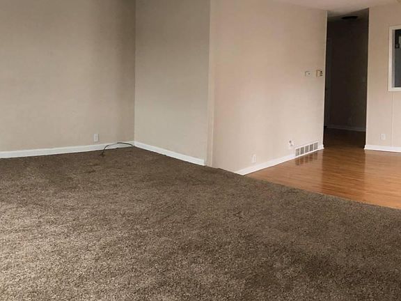 4th image of 11701 Maywood Dr NE