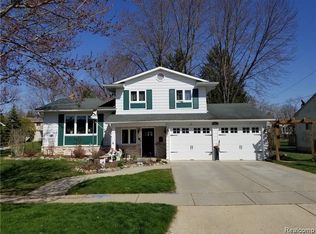 527 Spring Ln, Flushing, MI 48433