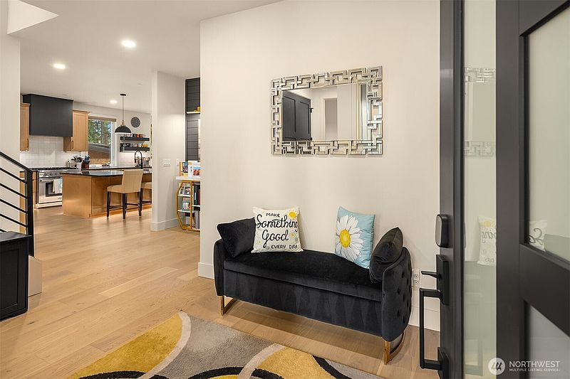4th image of 10827 104th Avenue NE #1