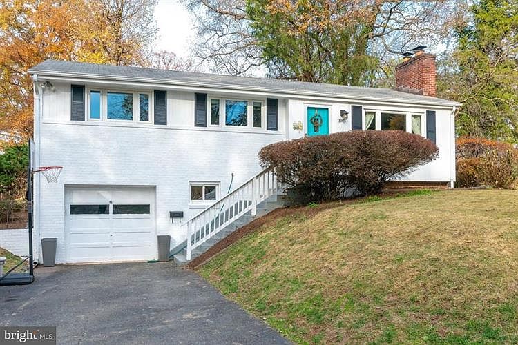1st image of 3905 Larchmont Dr