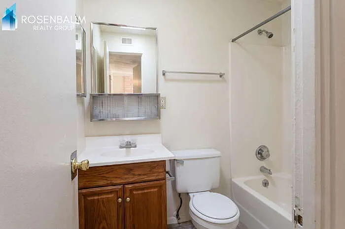 2 bed, 1.0 bath, 675 sqft, $900 — Photo 4