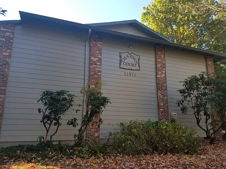 Charwin Court Apartments — Photo 36