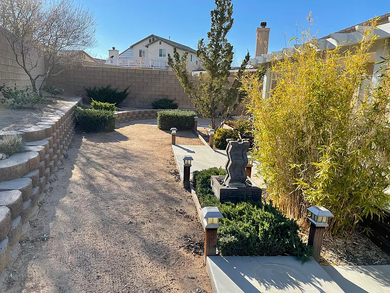 13033 Camden Ln — Photo 6