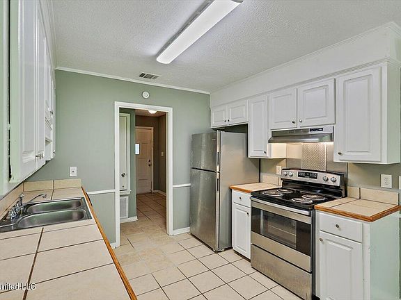 4th image of 2128 Thousand Oaks Dr