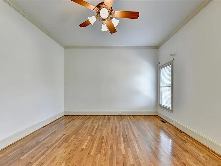 8910 Pinehurst Cv — Photo 25