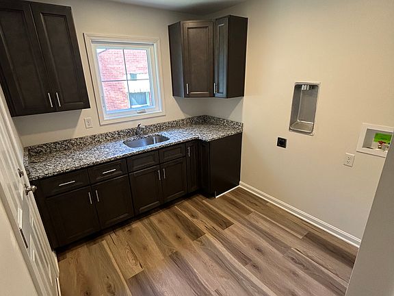 4th image of 3032 Dartmouth Dr