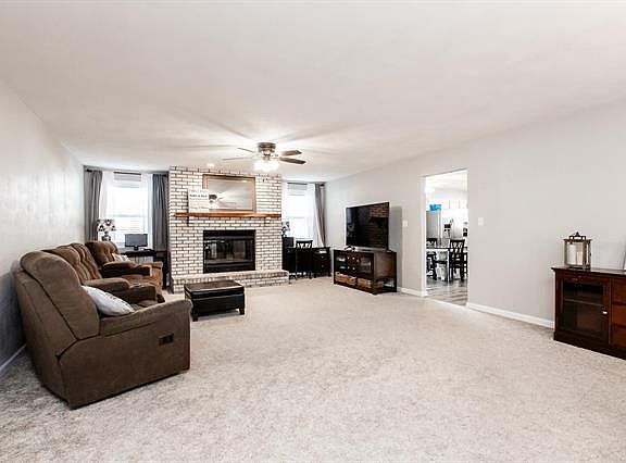 5th image of 1123 Linden Pl