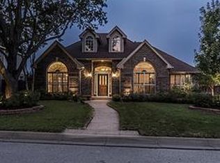 2301 Hunter Place Ln, Arlington, TX 76006