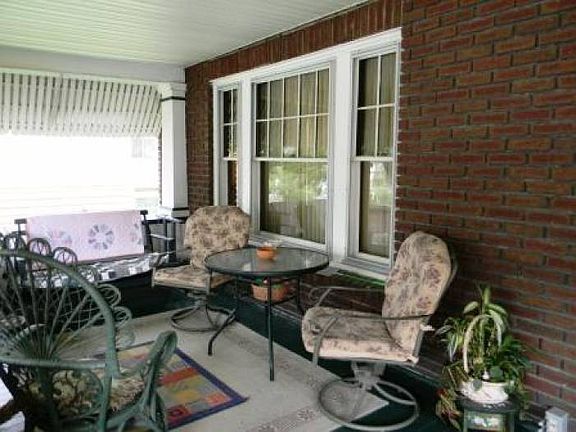625 Market Porch