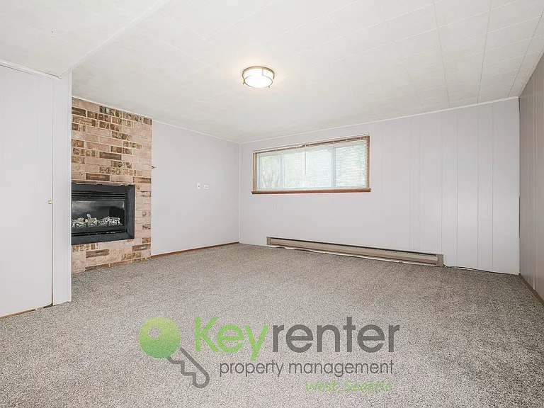 1327 S 232nd St — Photo 19