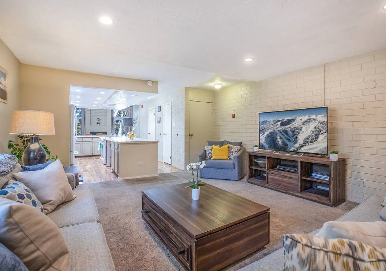 Perfect Condo in Heart of PC, with Pool & Hot Tub! — Photo 2