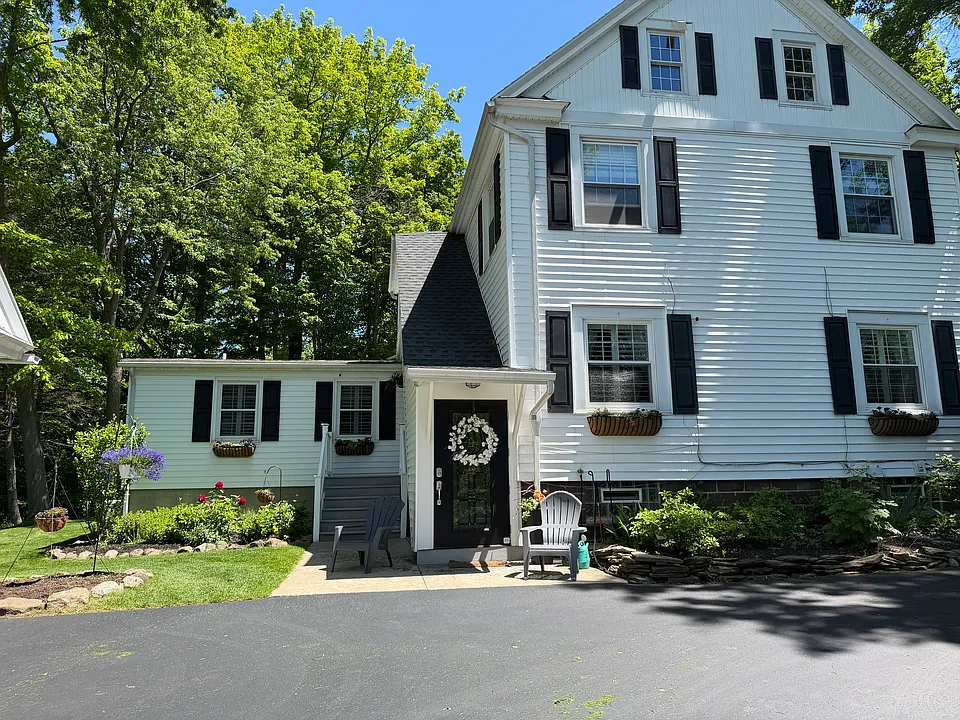 40 Larned Ln #UPPER
